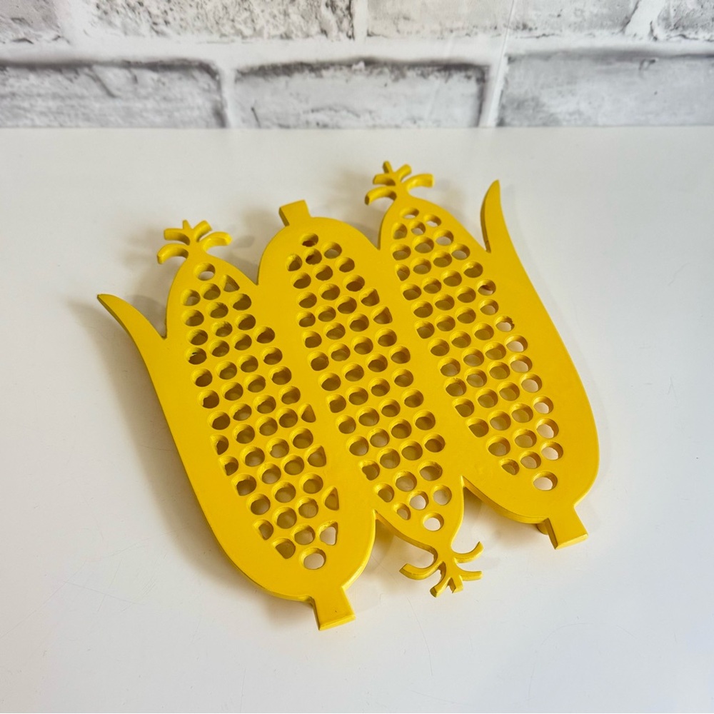Crate&Barrel Yellow Corn-On-The-Cob Metal Trivet